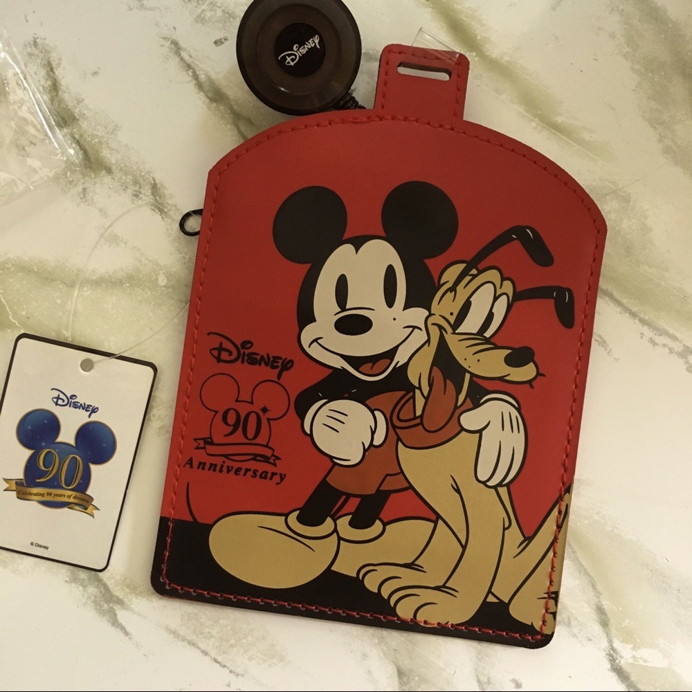 Disney ID badge pocket with retractor